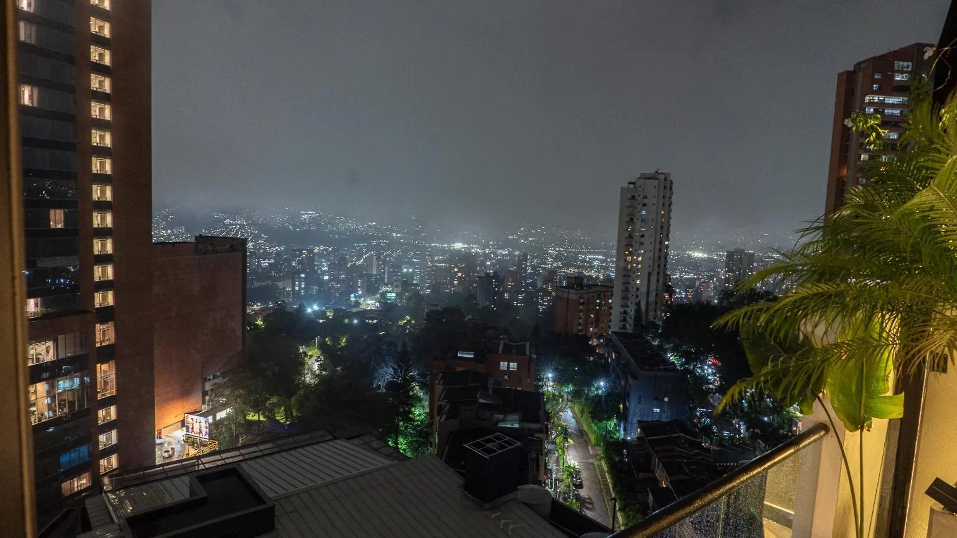 Vive Pisoverde - A Loft With A Green Soul Medellín Apartmán