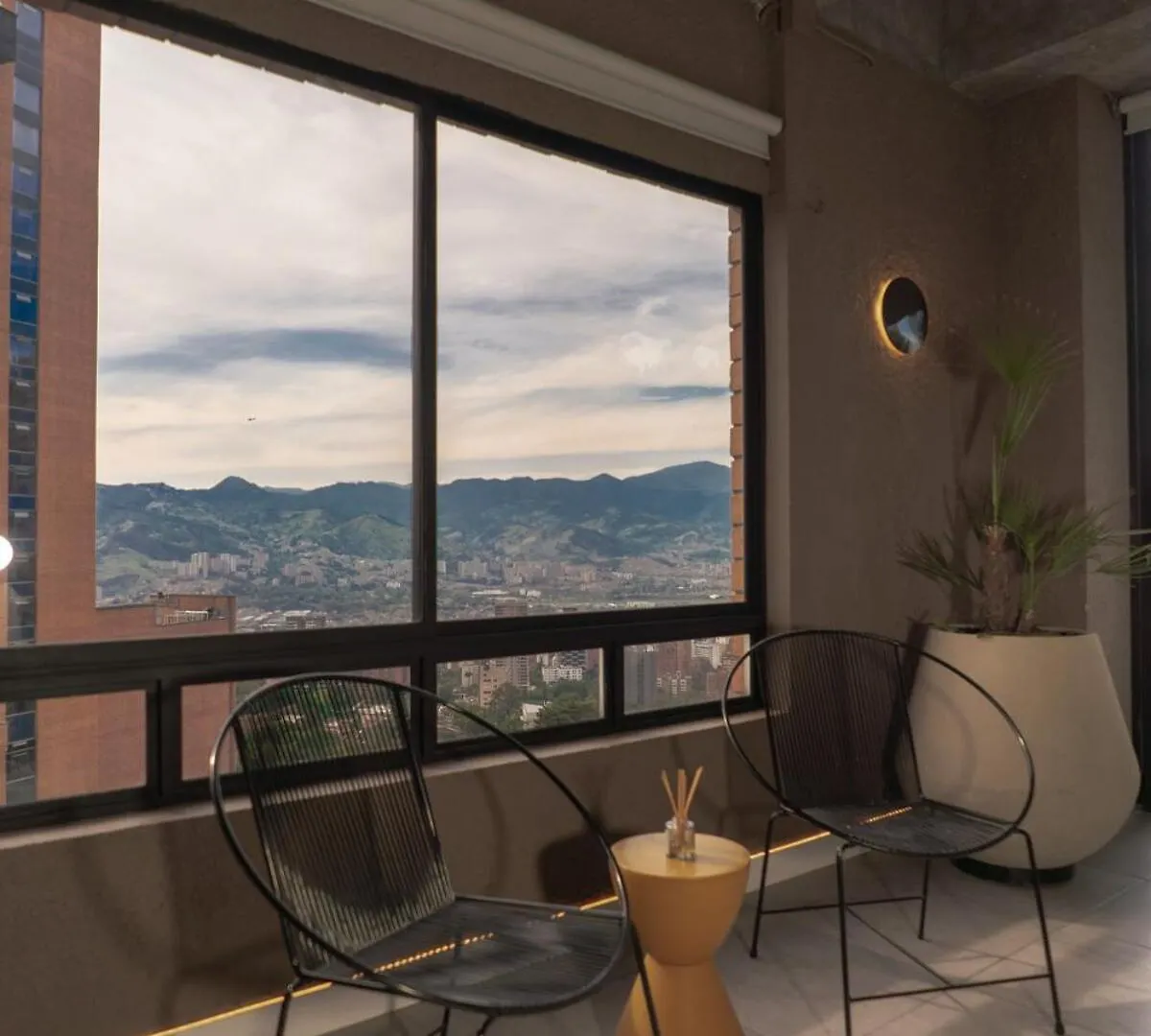 Vive Pisoverde - A Loft With A Green Soul Medellín